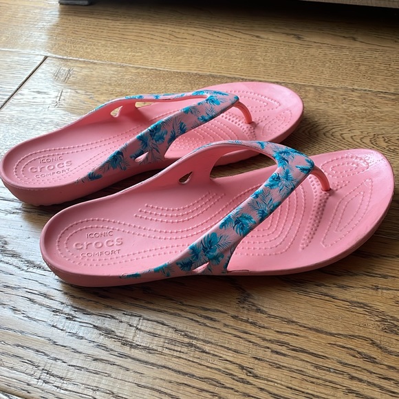 SOLD CROCS flip flops size 9W - Picture 2 of 3